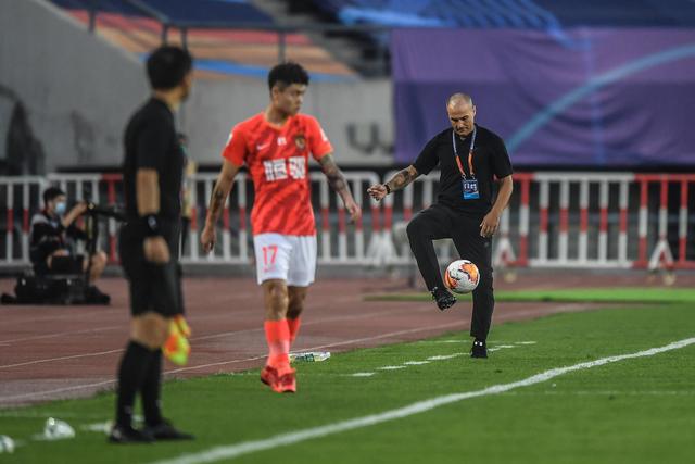 李楠细谈首钢季前赛表现，翟晓川赞教练了解球员想法